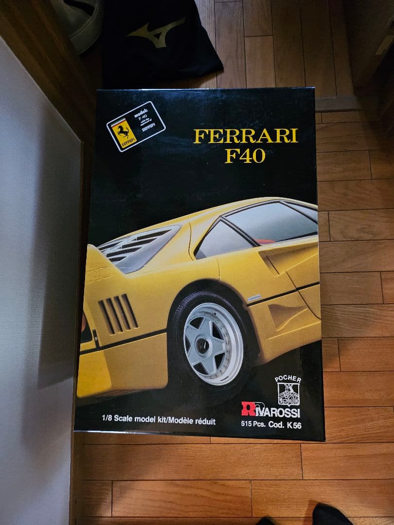 ポケール社　フェラーリF40 1/8スケール