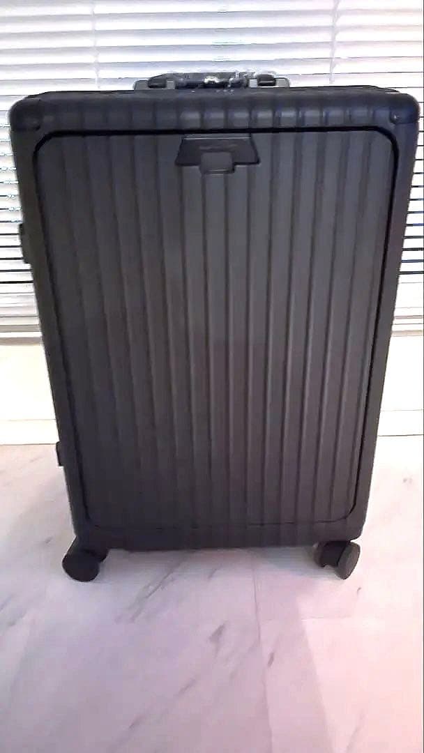 楽天ランキング1位スーツケース　リベティーマッドブラック　Mサイズ65リットル