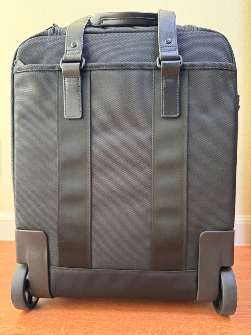 ヴィクトリノックス ブラック ビジネスキャリーケース 拡張可能 伸縮式ハンドル