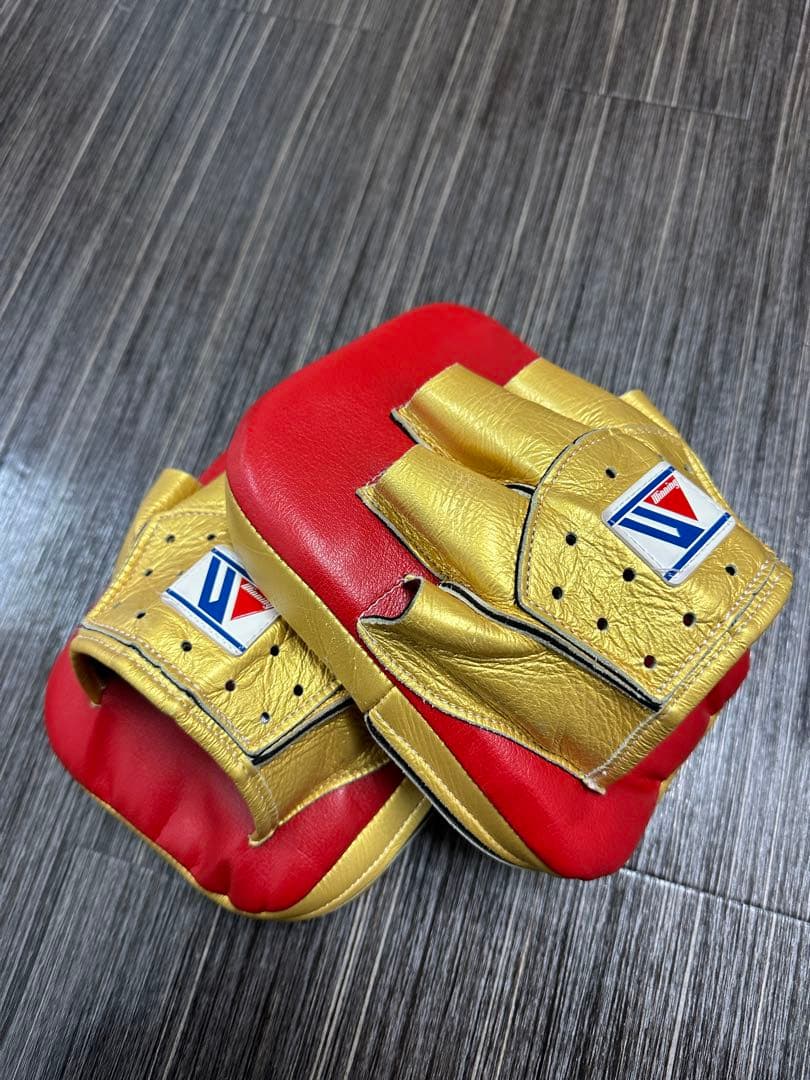 Winning パンチングミット ゴールド/レッド