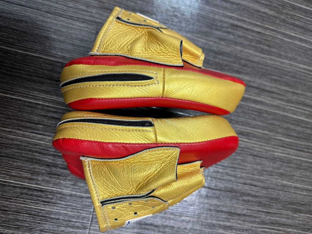 Winning パンチングミット ゴールド/レッド