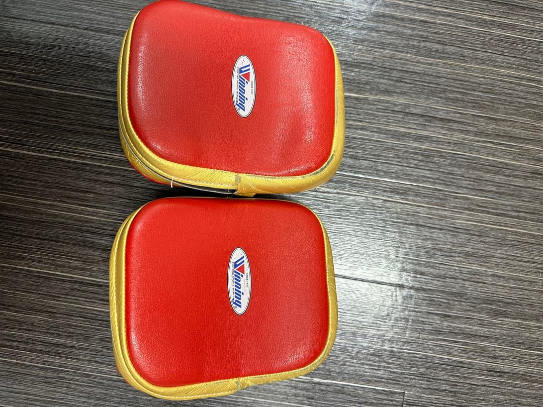 Winning パンチングミット ゴールド/レッド