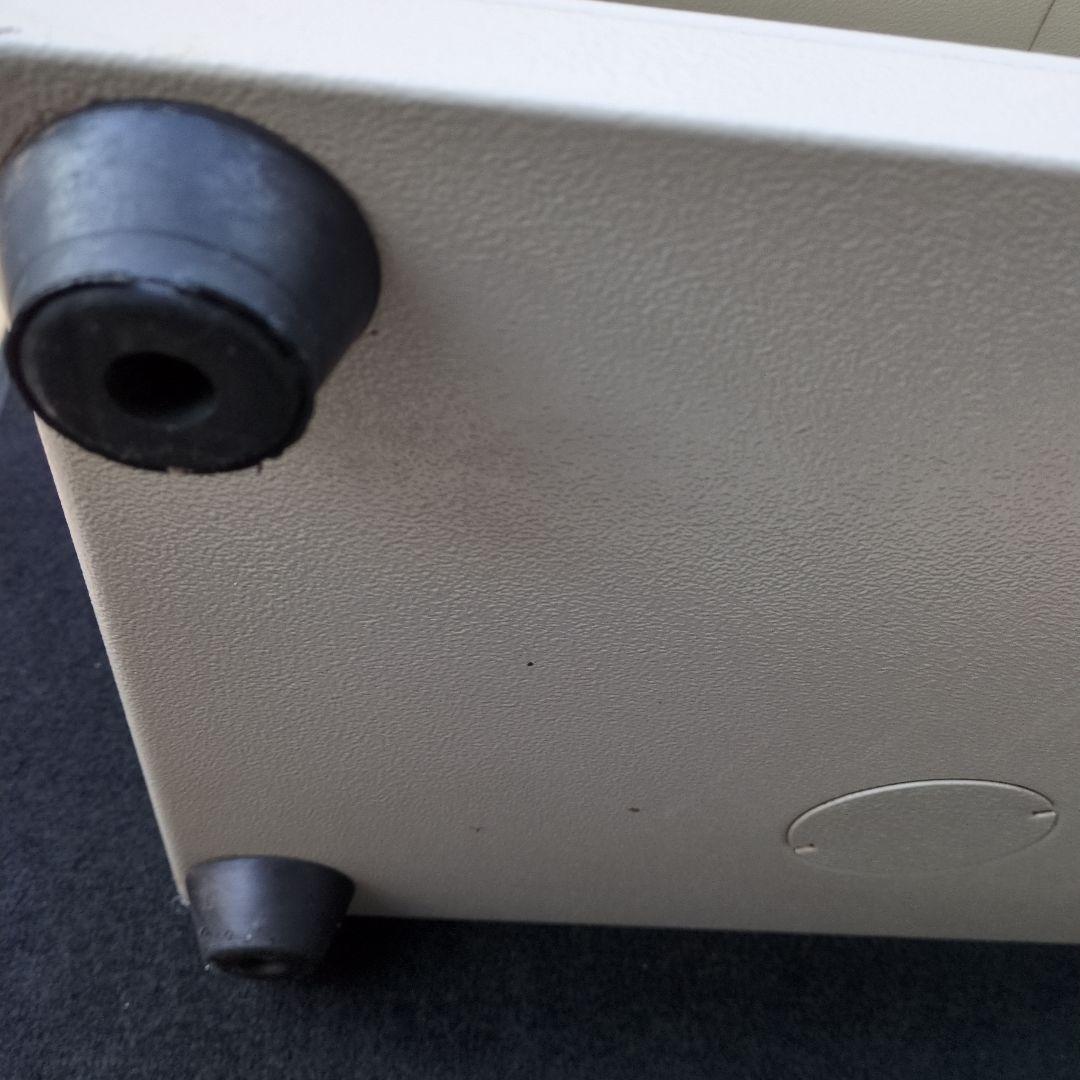 耐火金庫 。アイボリーキャッシュボックス 回転式鍵付き。１h耐火・衝撃落下。