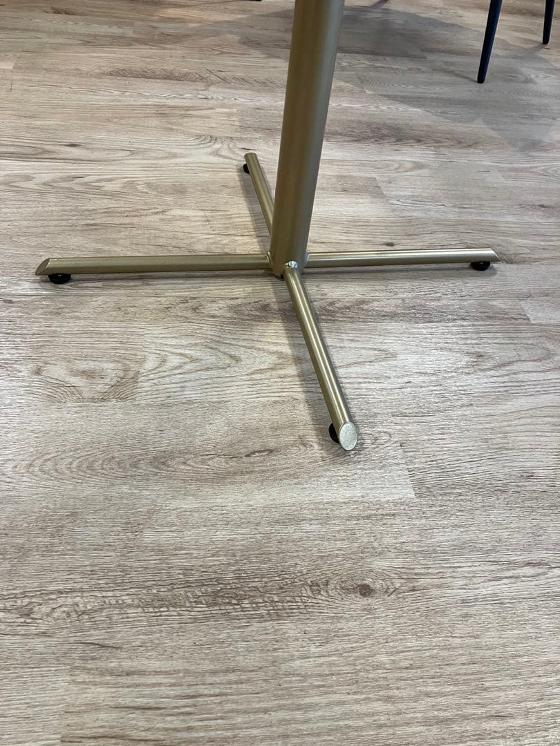 アカシア無垢材　カフェテーブル　展示品