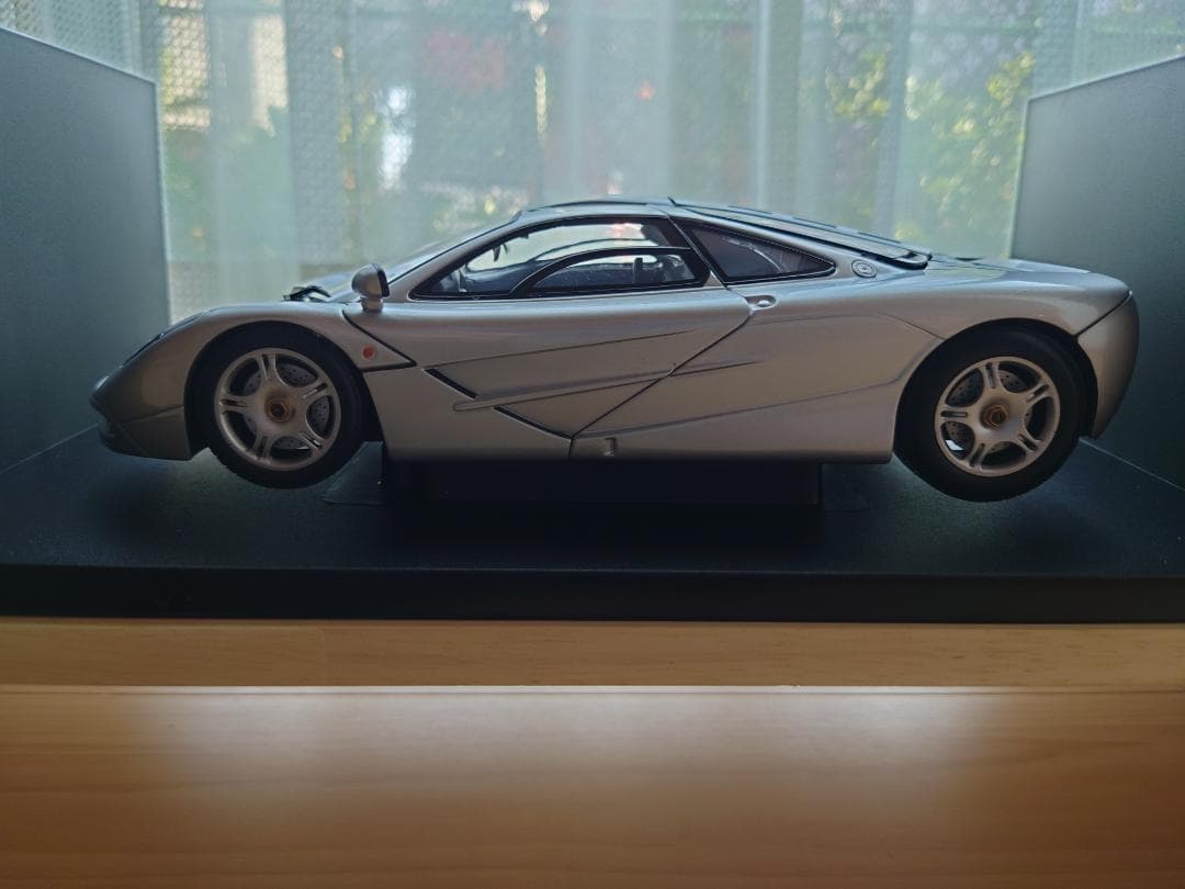 1/18 UT models（ユーティモデル）マクラーレンF1 ロードカー