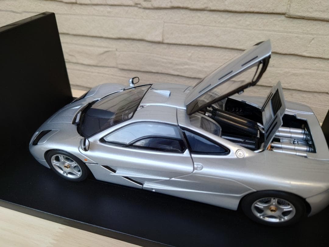 1/18 UT models（ユーティモデル）マクラーレンF1 ロードカー