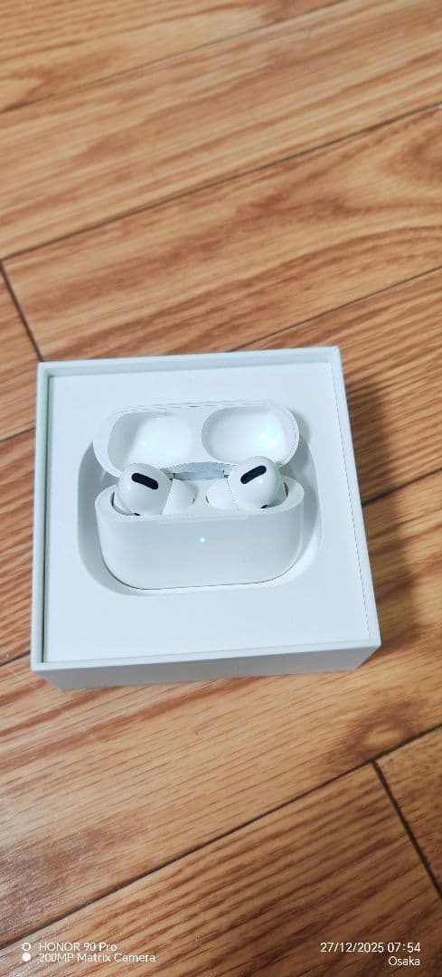 AirPods Pro ワイヤレス充電ケース付き問題なく動作します。