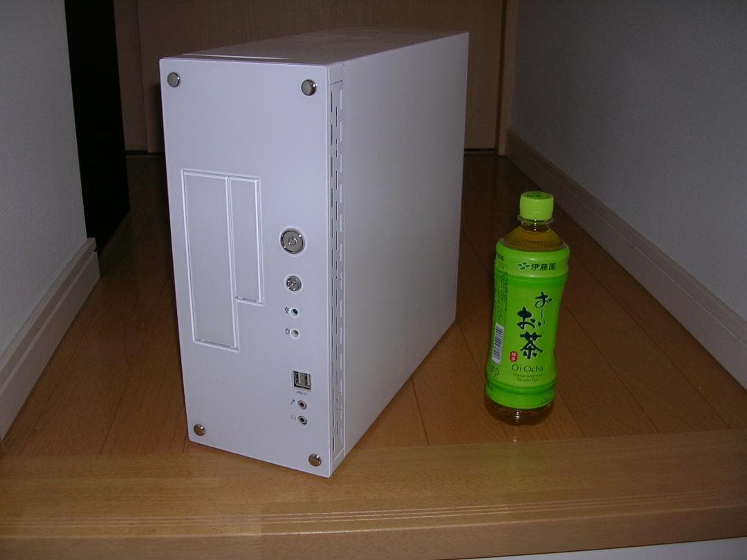 白いスリムパソコン Core-i5 軽ゲーム可