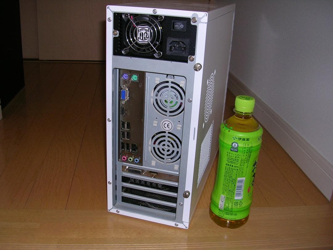 白いスリムパソコン Core-i5 軽ゲーム可