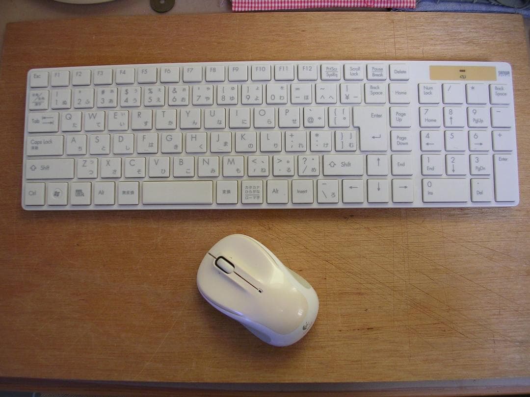 白いスリムパソコン Core-i5 軽ゲーム可