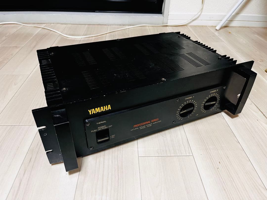 YAMAHA P2100パワーアンプ