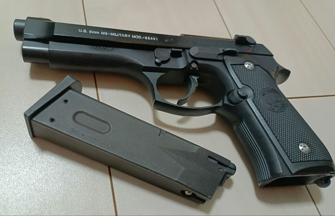 【中古品】東京マルイ ガスガン「U.S. M9ピストル」（星型スクリュー）」