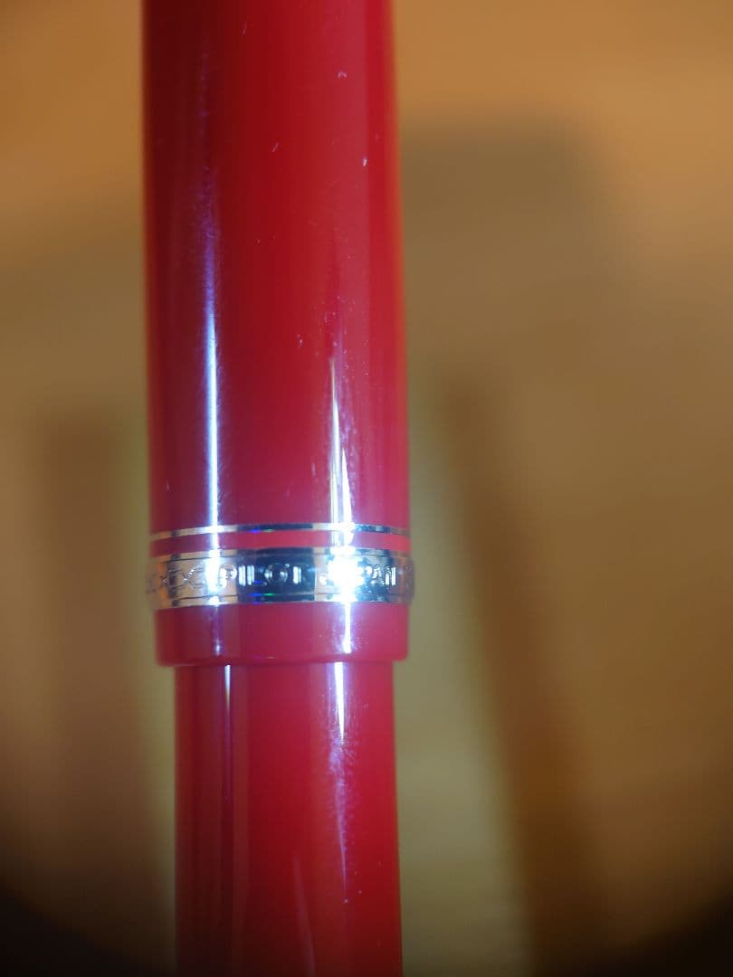 廃盤色 PILOT 万年筆 エラボー 樹脂軸 赤 ペン先14K 字幅SM 中軟字