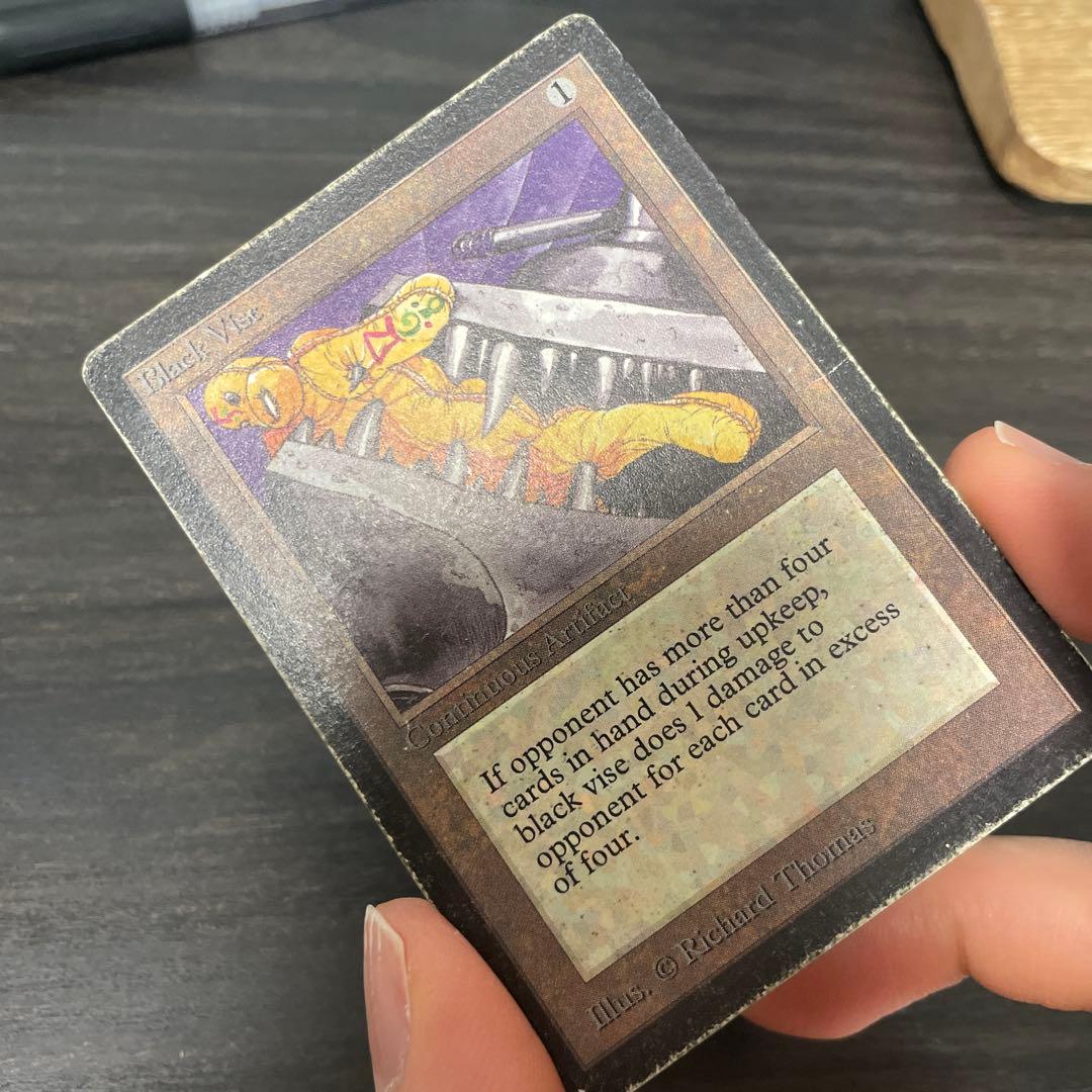 黒の万力/Black Vise LEB