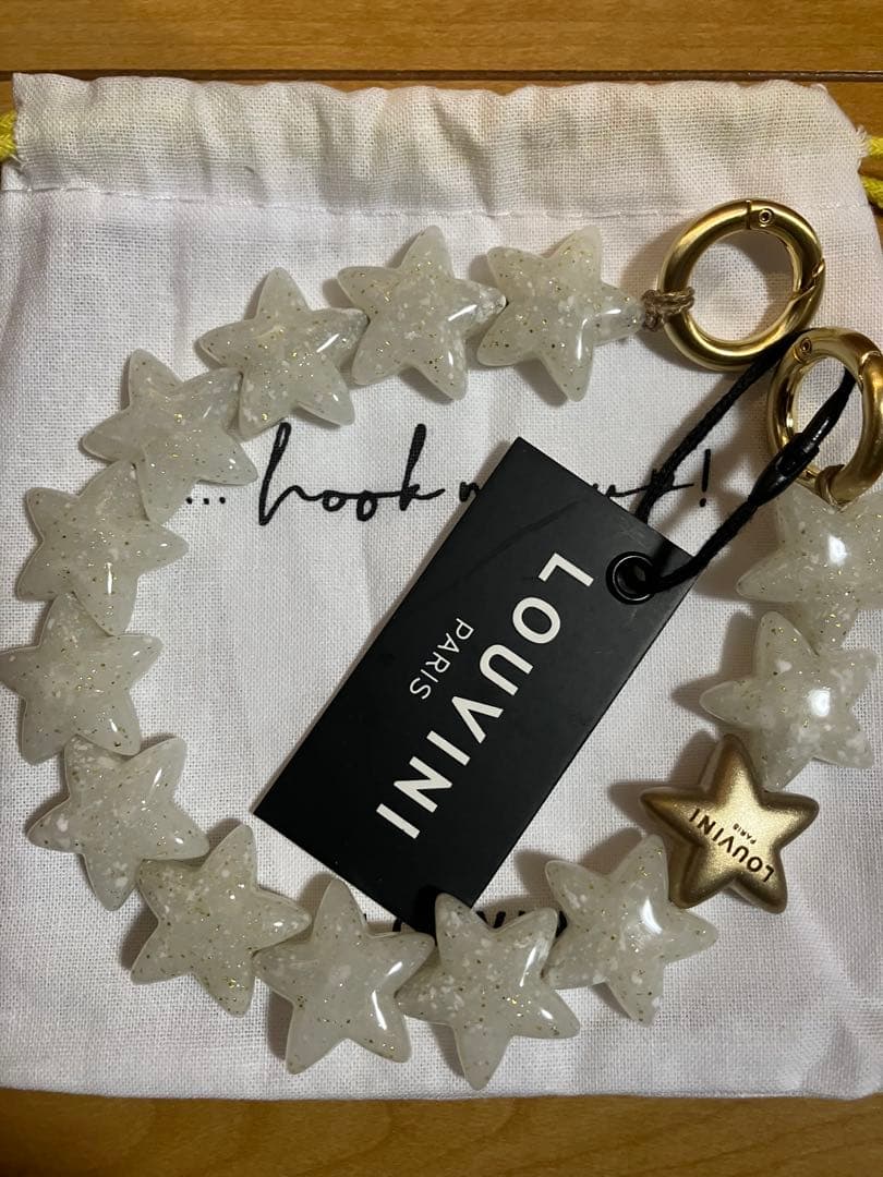 LOUVINIハンドストラップPETIT ETOILE WHITE 日本限定