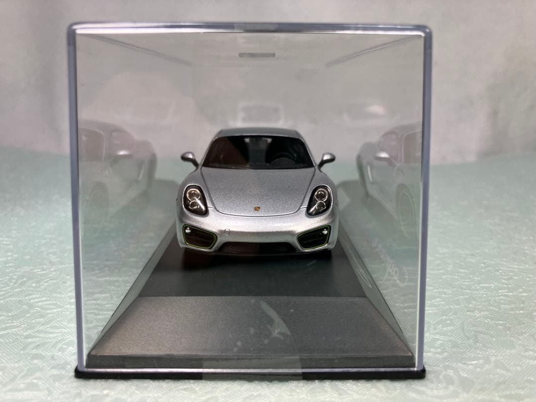 Spark ディーラー特注Porsche Cayman e シルバー2015年
