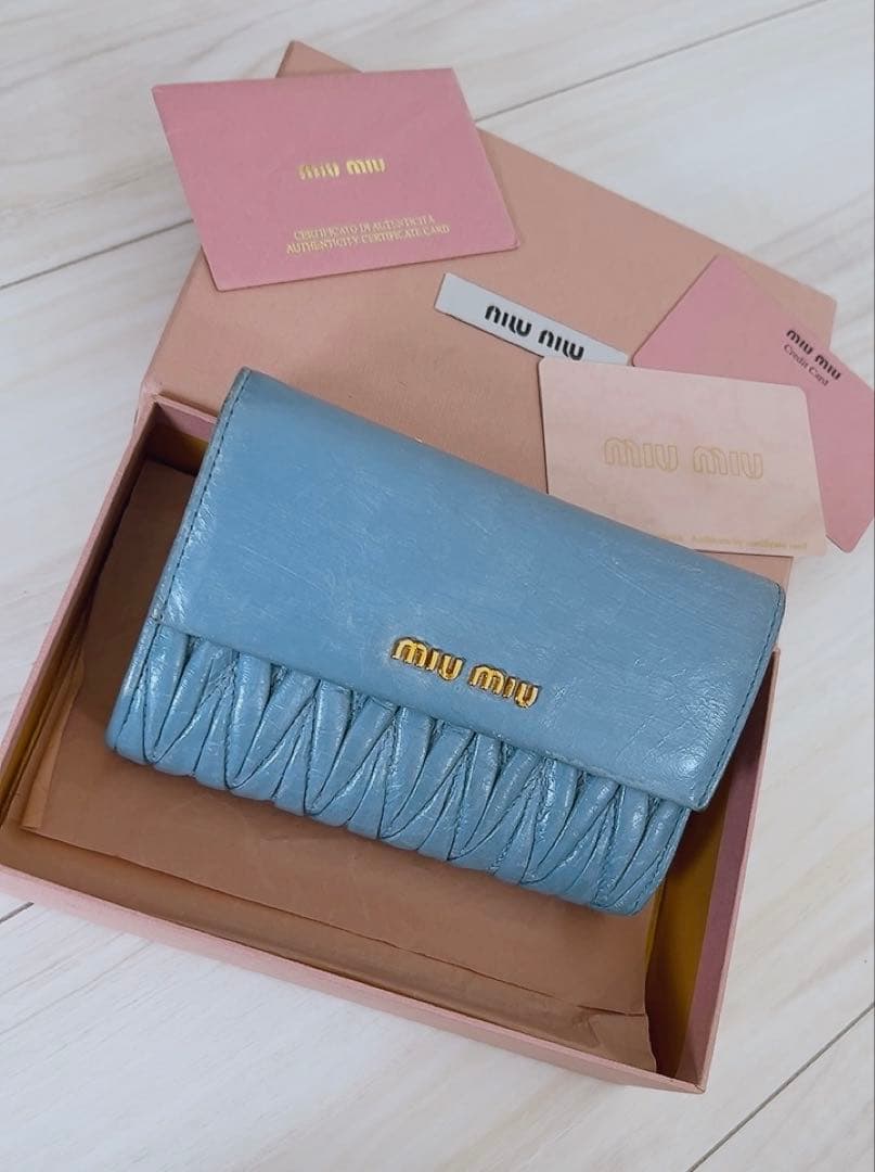 正規品 MIU MIU ミュウミュウ 三つ折り財布 マテラッセ スカイブルー