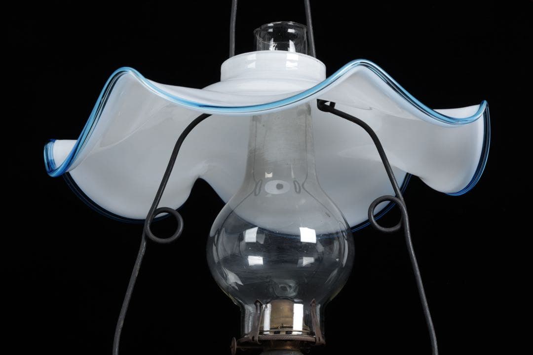 吊りオイルランプ 明治～大正期 水色縁乳白ガラス傘 大正ガラス 古美術 骨董品