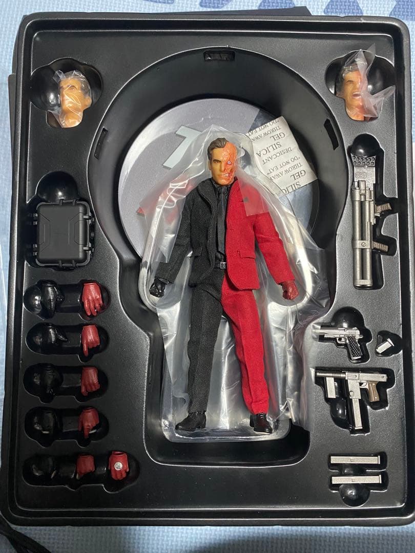 mezco バットマン トゥーフェイス