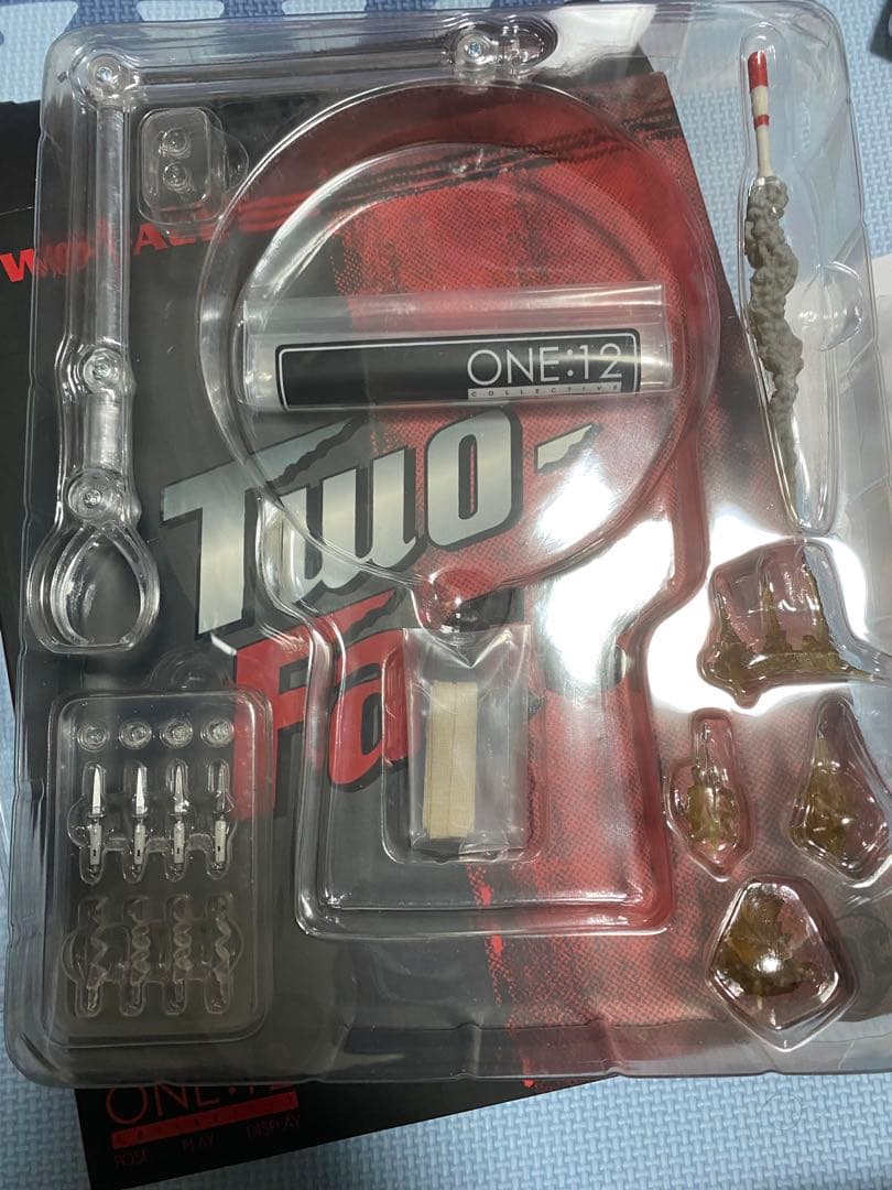 mezco バットマン トゥーフェイス