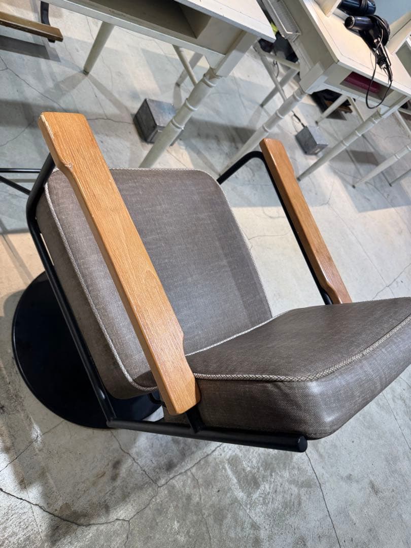 Aisha ホワイト木製ドレッサー・両面　椅子2個つき