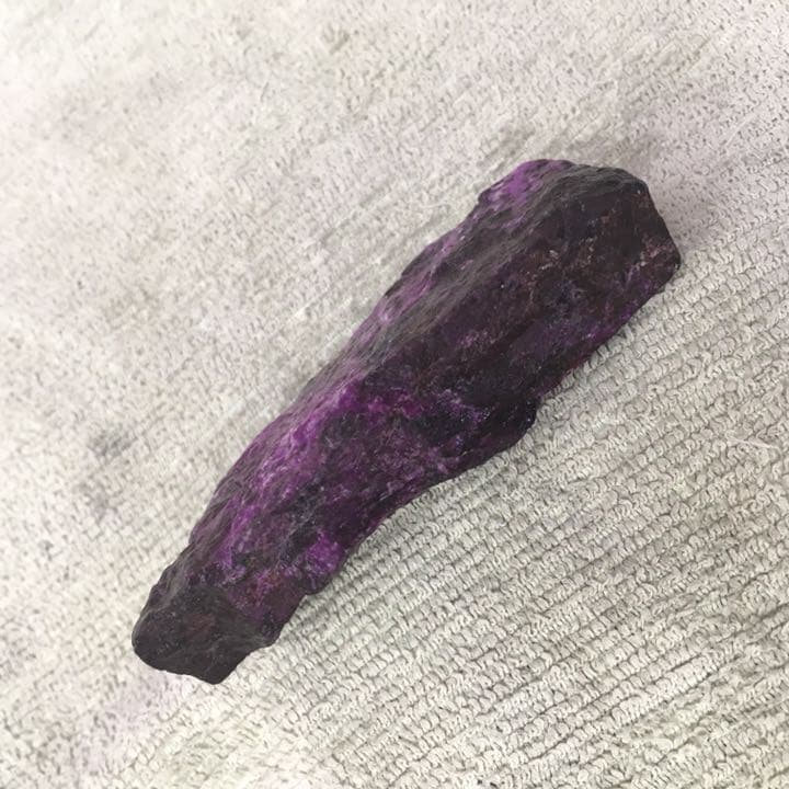 スギライト 杉石 原石 A 未研磨 約88g