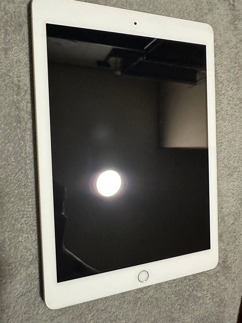 Apple iPad 第6世代 32GBホワイト 本体