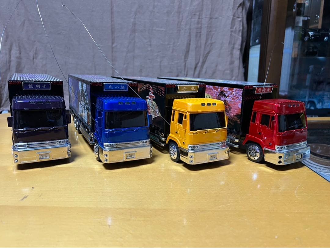 トラック型ラジコン　４台