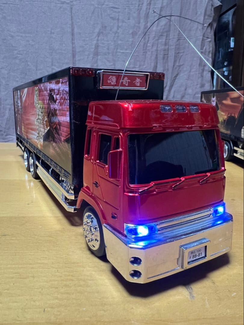 トラック型ラジコン　４台