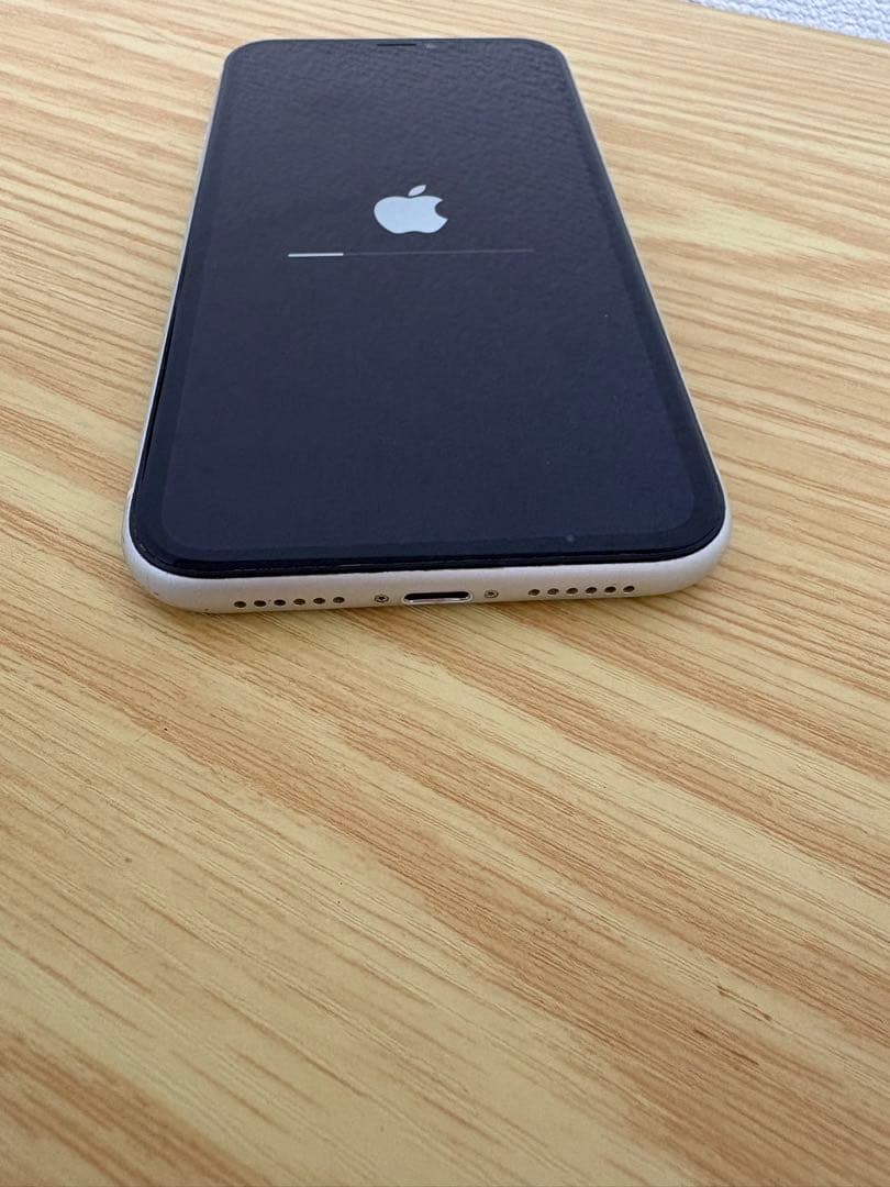 Apple iPhone XR ホワイト　64GB