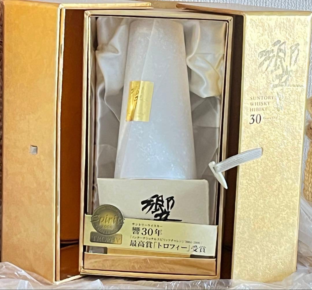 の*た様 超希少‼︎サントリーウイスキー 響30年 金色の観音開きの空き箱