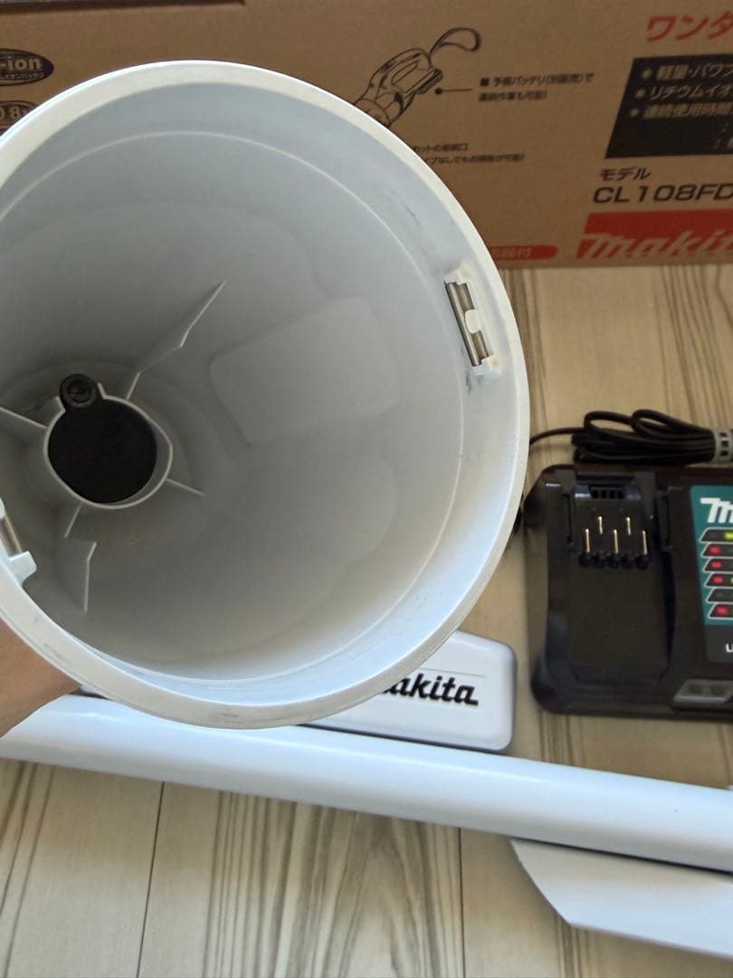 マキタ掃除機　CL108FDSHW