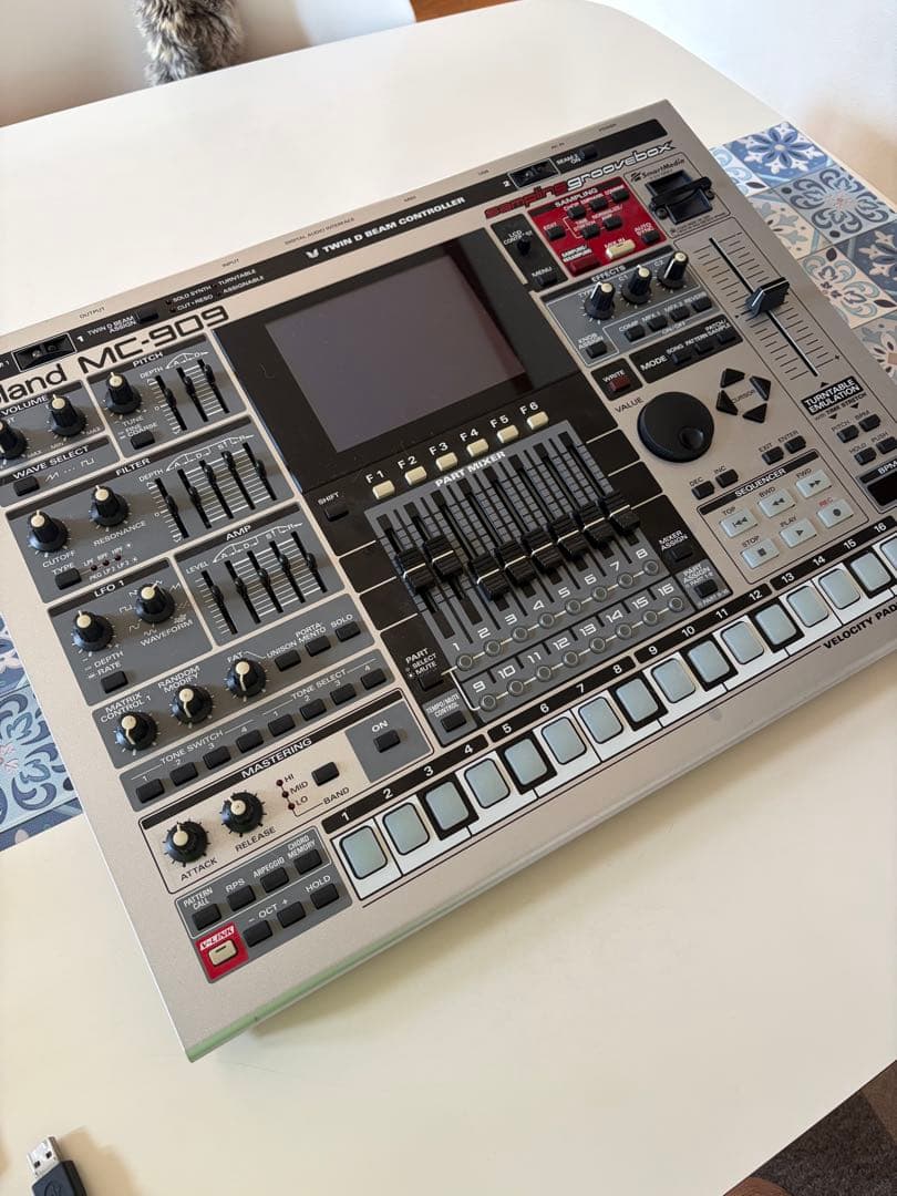 Roland MC-909 完動品 メモリ最大 SM付