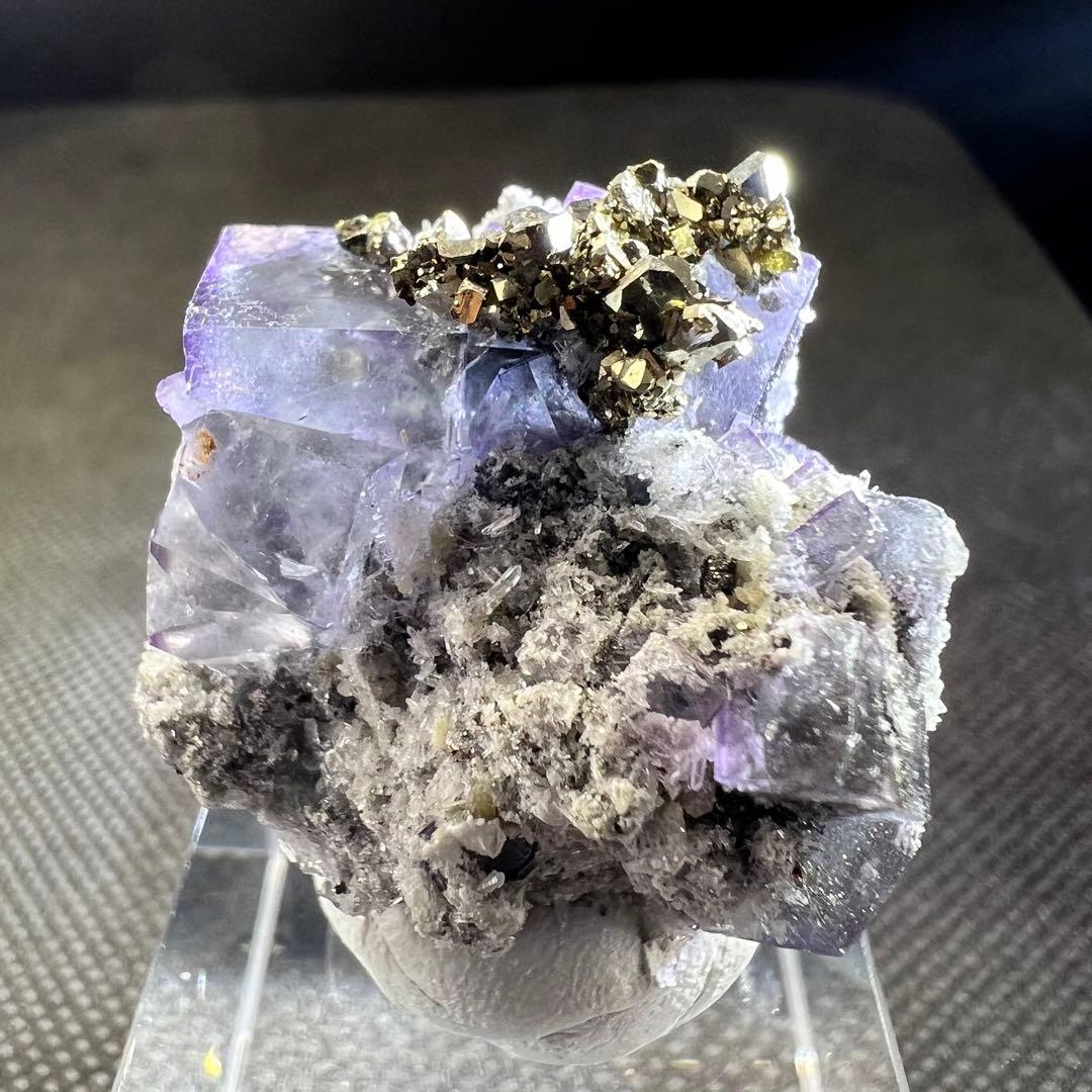 ヤオガンシャン産　パイライトが美しい‼︎ 「藤紫色」フローライト