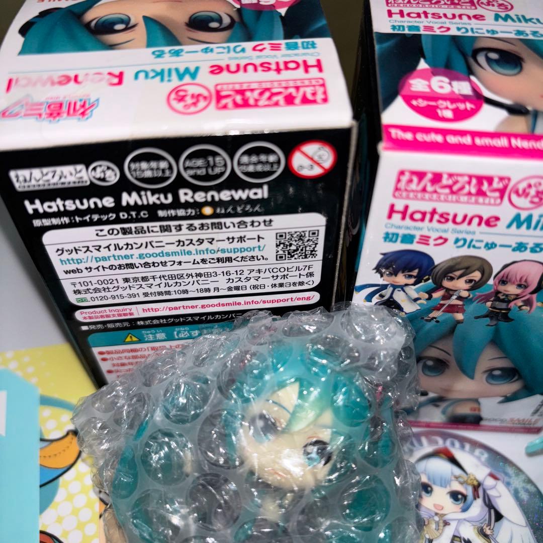 初音ミク等シールポーチハンカチフィギュアラバーキーホルダー色紙缶バッジカード