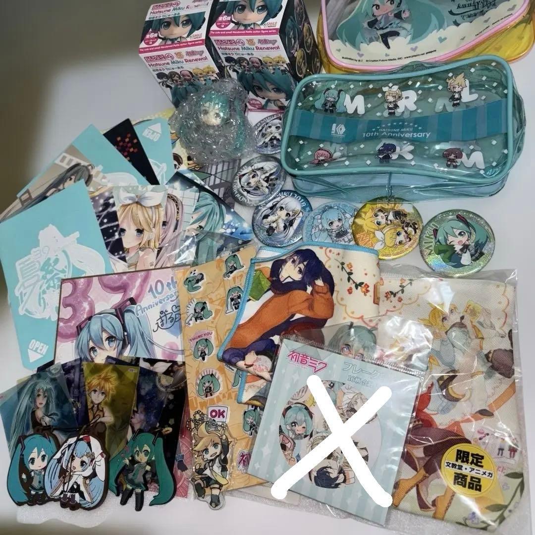 初音ミク等シールポーチハンカチフィギュアラバーキーホルダー色紙缶バッジカード