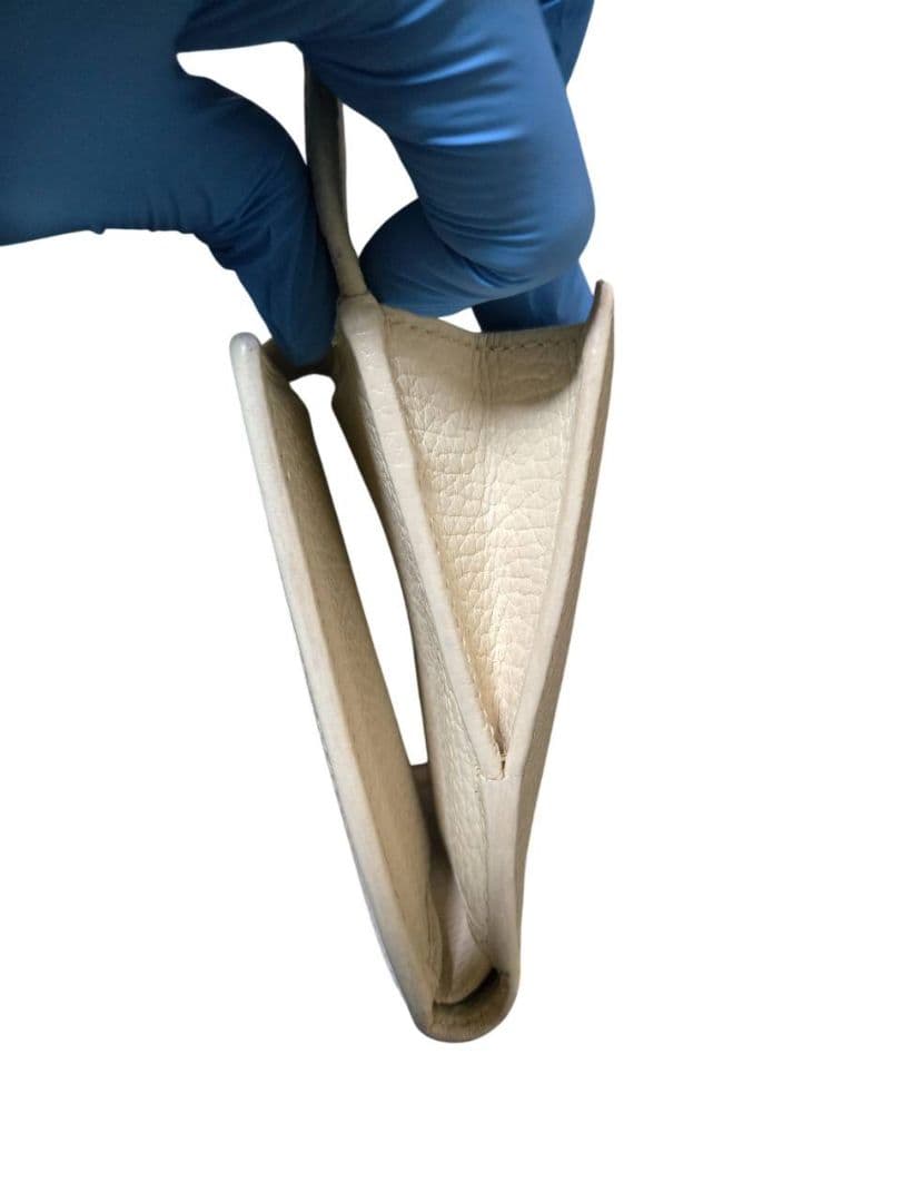 GUCCI インターロッキング　GG　二つ折り財布　レザー　ホワイト