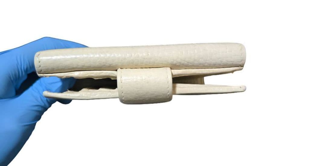 GUCCI インターロッキング　GG　二つ折り財布　レザー　ホワイト