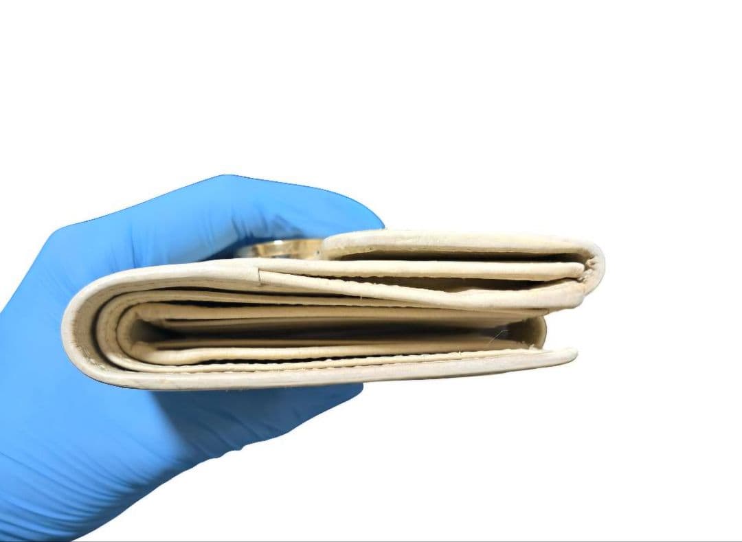 GUCCI インターロッキング　GG　二つ折り財布　レザー　ホワイト