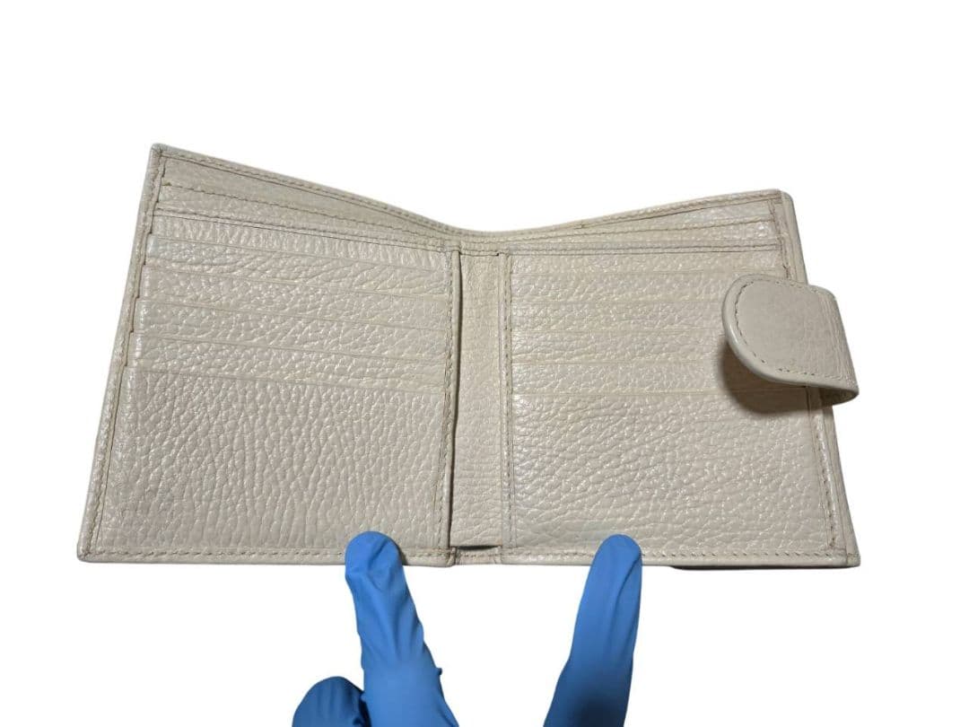 GUCCI インターロッキング　GG　二つ折り財布　レザー　ホワイト