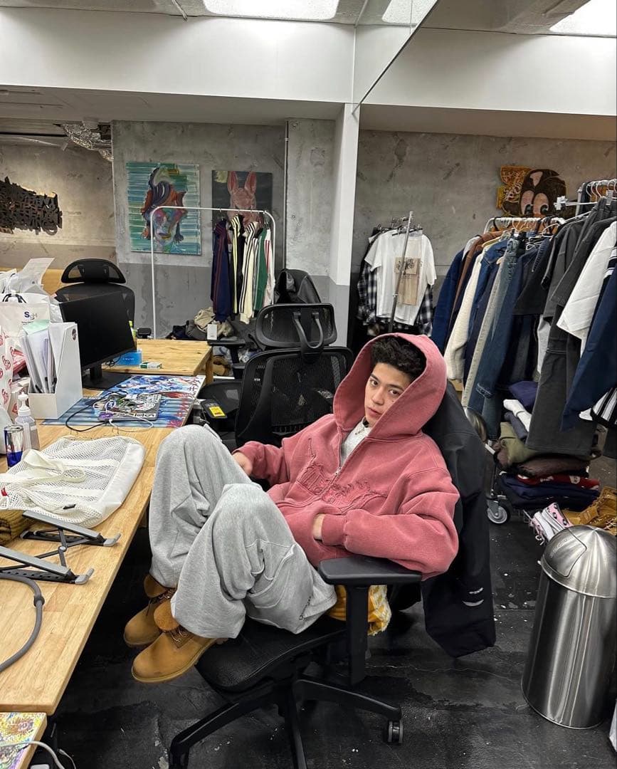 BLESSU ジップパーカー　Mサイズ