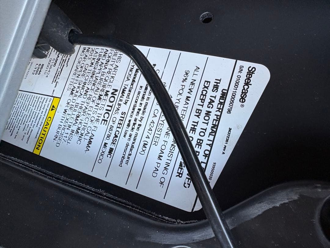 ② Steelcase オフィスチェア 黒 レザー　希少　旧モデル　美品　4脚有