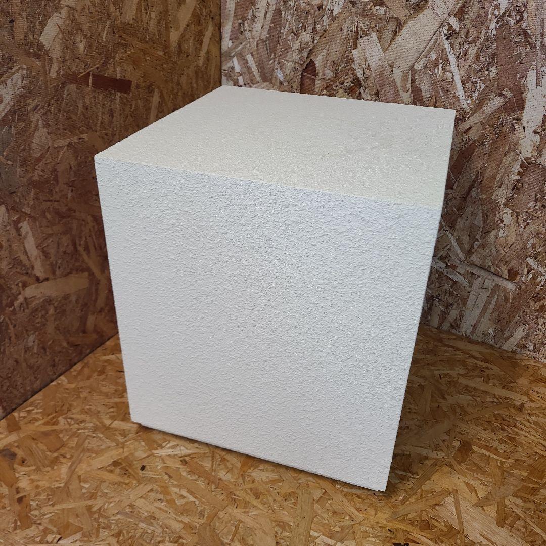 ZARA  セメントフィニッシュ テーブル