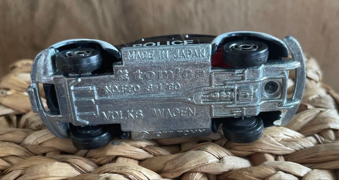 〈トミカ〉青箱 F70 フォルクスワーゲン ポリスカー 黒 (日本製)