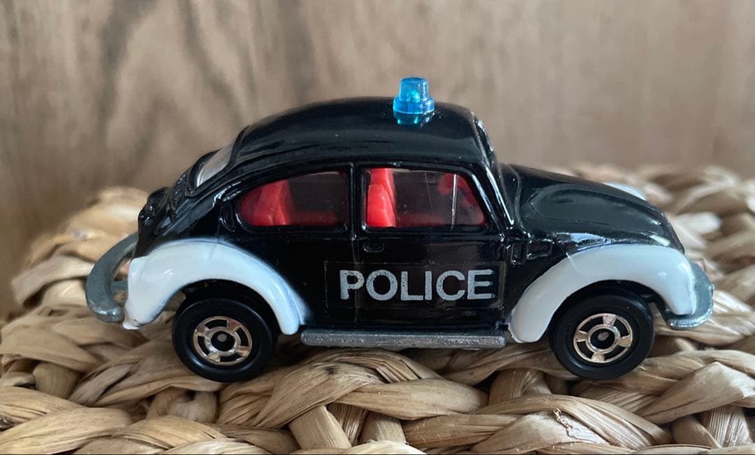 〈トミカ〉青箱 F70 フォルクスワーゲン ポリスカー 黒 (日本製)