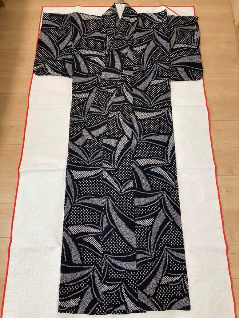 8の日限定セール！　浴衣　有松鳴海絞り　幾何学模様　裄67cm