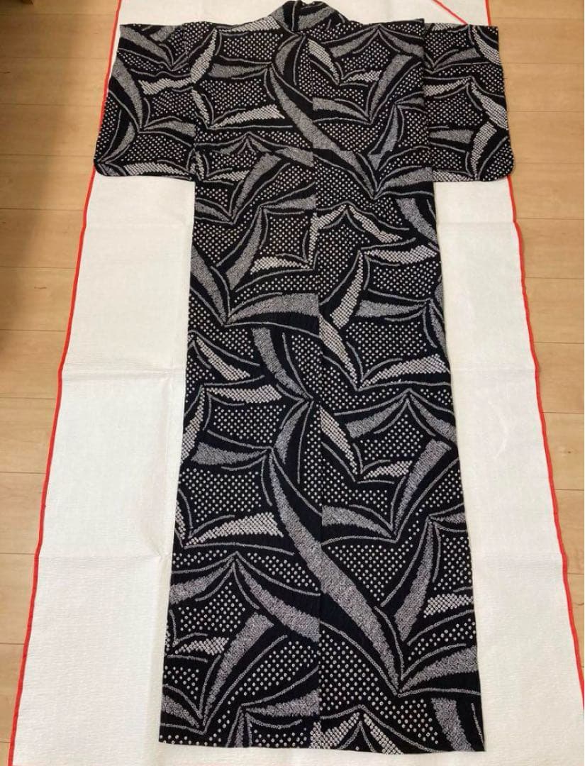 8の日限定セール！　浴衣　有松鳴海絞り　幾何学模様　裄67cm