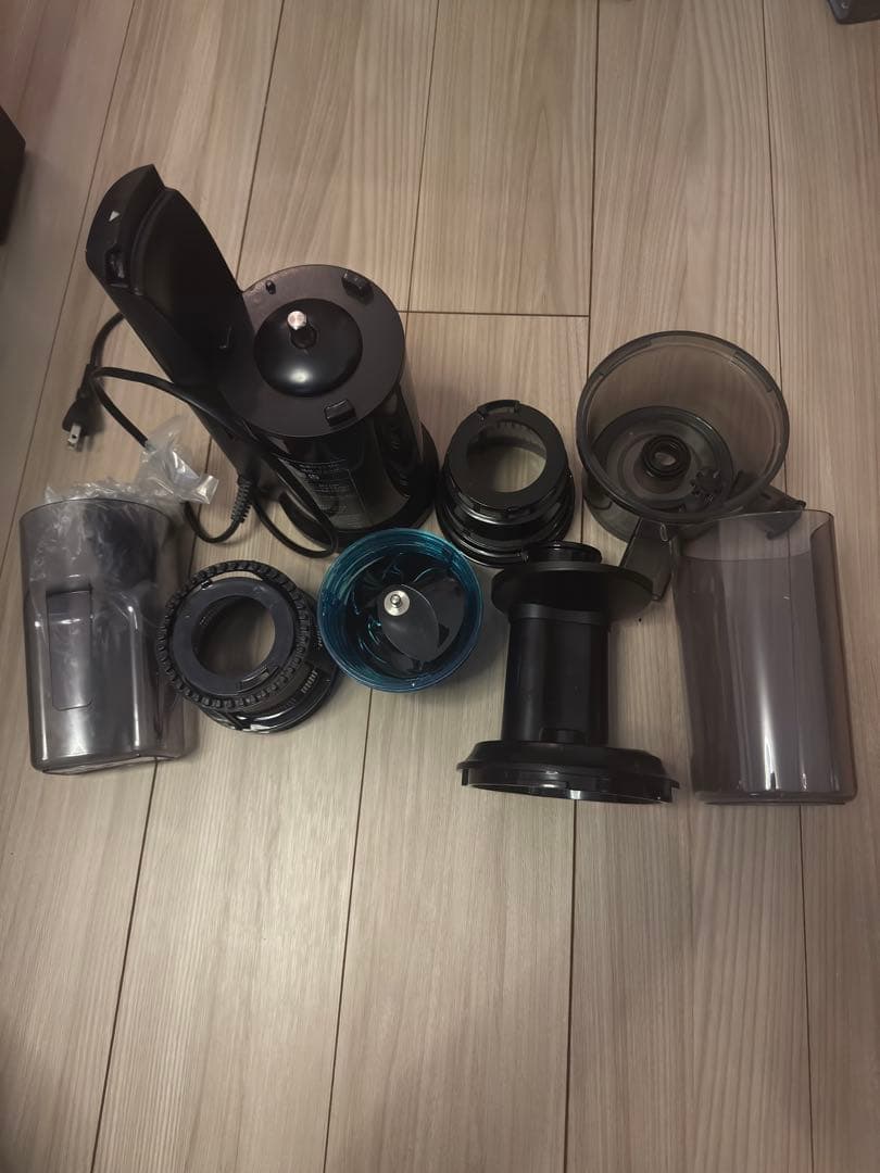 T*e様 ジューサー　MJ-L600