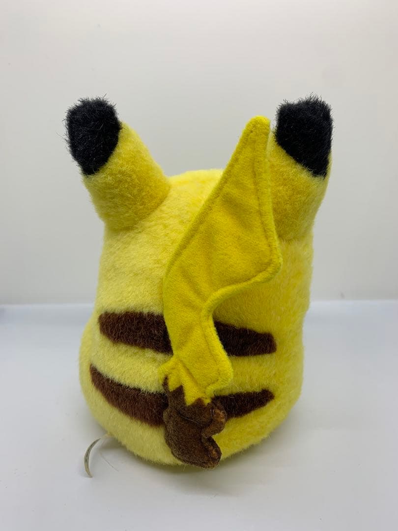 ポケモン　ピカチュウ　トミー　ぬいぐるみ