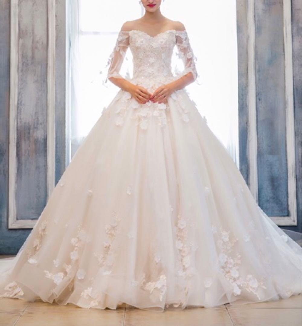 花刺繍オフショルダープリンセスラインウェディングドレス